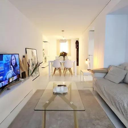 Ibiza - - Sleeps 4 - Parking - Pool *